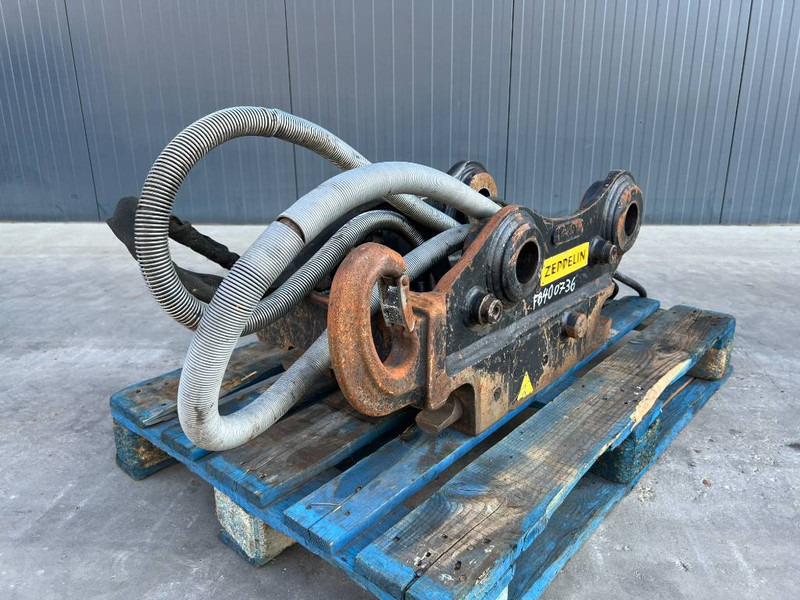 OilQuick OQ65 - M314F / M316F / M318F - Gyorscsatlakozó - Építőipari gépek: 1 kép. OilQuick OQ65 - M314F / M316F / M318F - Gyorscsatlakozó - Építőipari gépek: 1 kép.
