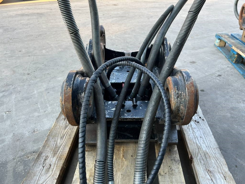 OilQuick OQ65 - M314F / M316F / M318F - Gyorscsatlakozó - Építőipari gépek: 5 kép. OilQuick OQ65 - M314F / M316F / M318F - Gyorscsatlakozó - Építőipari gépek: 5 kép.