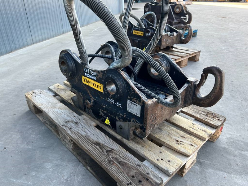 OilQuick OQ65 - M314F / M316F / M318F - Gyorscsatlakozó - Építőipari gépek: 3 kép. OilQuick OQ65 - M314F / M316F / M318F - Gyorscsatlakozó - Építőipari gépek: 3 kép.