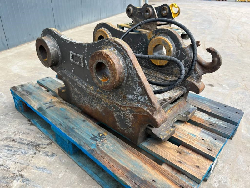 SMP S70 - 320D - Gyorscsatlakozó - Építőipari gépek: 3 kép. SMP S70 - 320D - Gyorscsatlakozó - Építőipari gépek: 3 kép.