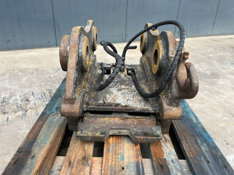 SMP S70 - 320D - Gyorscsatlakozó - Építőipari gépek: 2 kép. SMP S70 - 320D - Gyorscsatlakozó - Építőipari gépek: 2 kép.