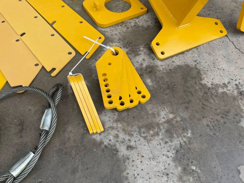 Volvo A35G - Emelőhátfal - Építőipari gépek: 3 kép. Volvo A35G - Emelőhátfal - Építőipari gépek: 3 kép.