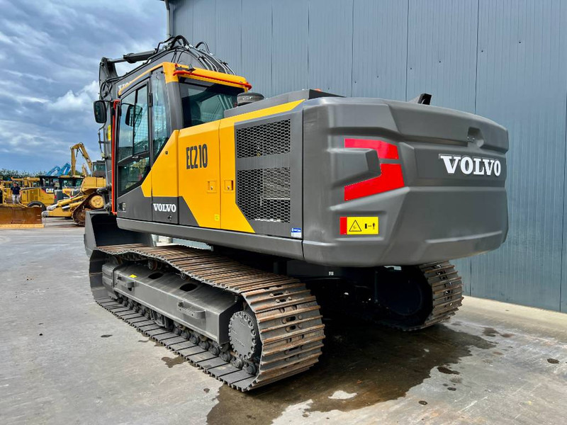 Volvo EC210 - Lánctalpas kotró: 4 kép. Volvo EC210 - Lánctalpas kotró: 4 kép.