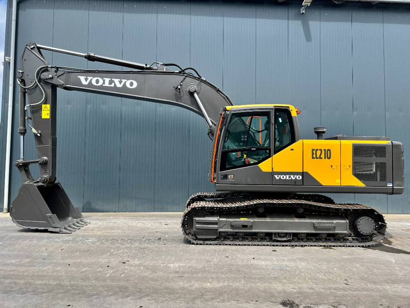 Volvo EC210 - Lánctalpas kotró: 3 kép. Volvo EC210 - Lánctalpas kotró: 3 kép.