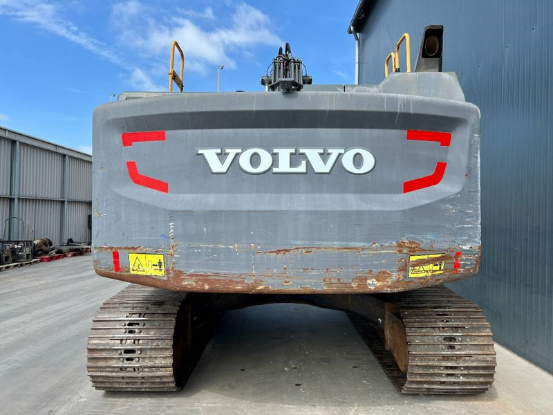 Volvo EC250E L - Lánctalpas kotró: 2 kép. Volvo EC250E L - Lánctalpas kotró: 2 kép.