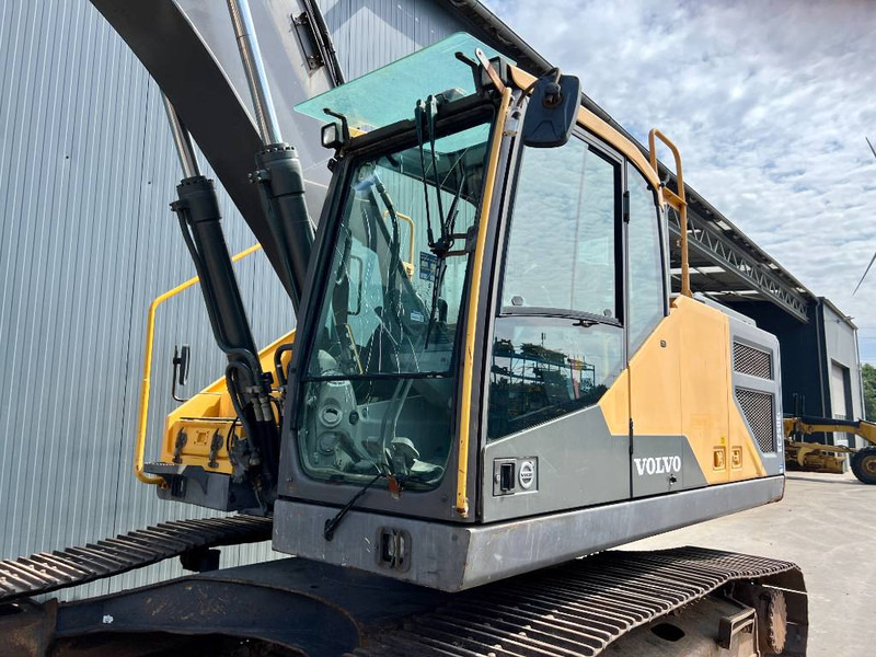 Volvo EC250E L - Lánctalpas kotró: 4 kép. Volvo EC250E L - Lánctalpas kotró: 4 kép.