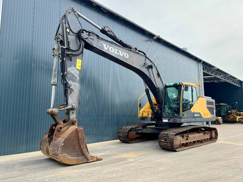 Volvo EC250E L - Lánctalpas kotró: 1 kép. Volvo EC250E L - Lánctalpas kotró: 1 kép.