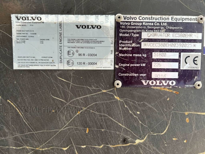 Volvo EC380E HR UHD - Lánctalpas kotró: 4 kép. Volvo EC380E HR UHD - Lánctalpas kotró: 4 kép.