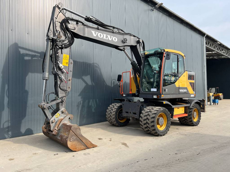 Volvo EWR150E - Gumikerekes kotró: 1 kép. Volvo EWR150E - Gumikerekes kotró: 1 kép.