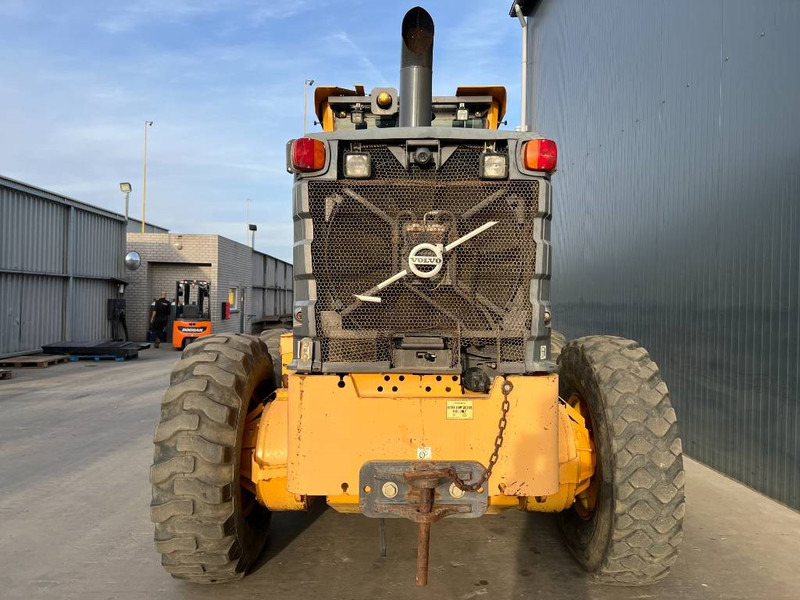 Volvo G930B - Gréder: 4 kép. Volvo G930B - Gréder: 4 kép.