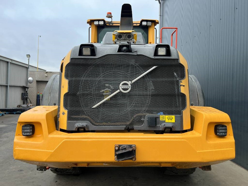 Volvo L120H - 3rd Valve - Weight System - Gumikerekes homlokrakodó: 4 kép. Volvo L120H - 3rd Valve - Weight System - Gumikerekes homlokrakodó: 4 kép.