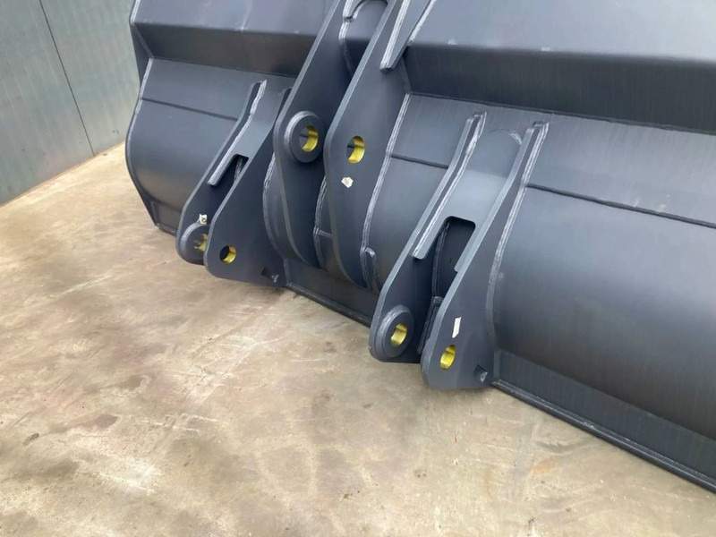 Volvo L120H - Kanál - Építőipari gépek: 4 kép. Volvo L120H - Kanál - Építőipari gépek: 4 kép.