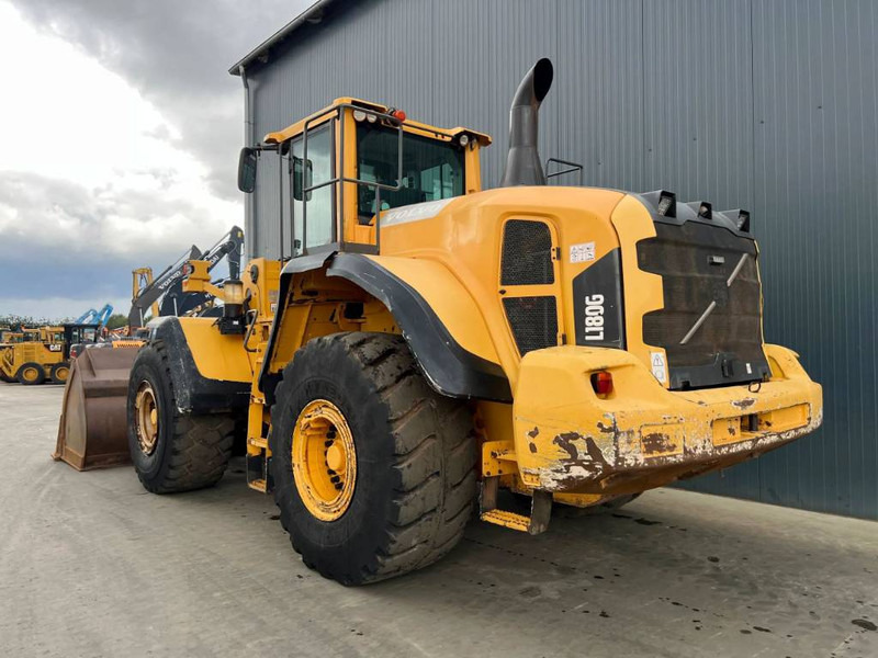 Volvo L180G - Gumikerekes homlokrakodó: 2 kép. Volvo L180G - Gumikerekes homlokrakodó: 2 kép.
