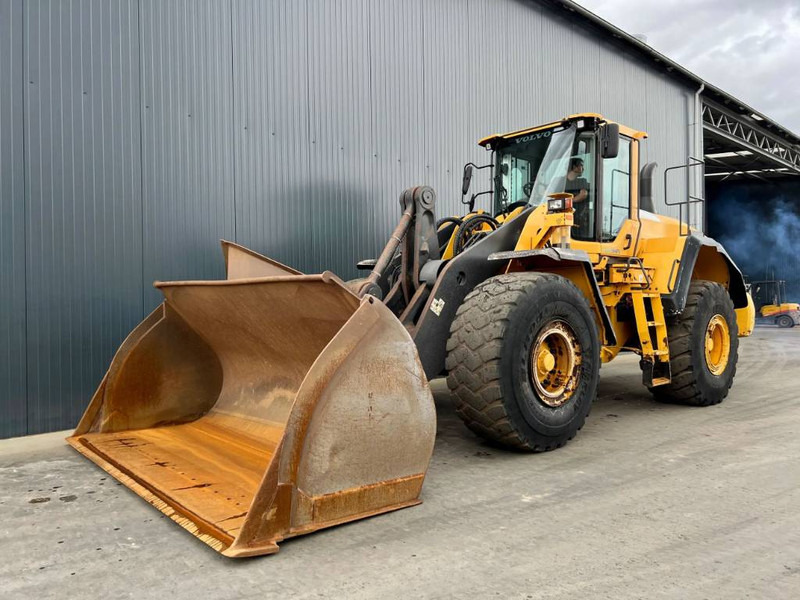 Volvo L180G - Gumikerekes homlokrakodó: 1 kép. Volvo L180G - Gumikerekes homlokrakodó: 1 kép.