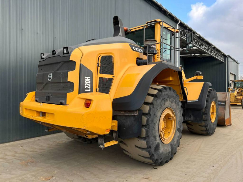 Volvo L220H - Gumikerekes homlokrakodó: 4 kép. Volvo L220H - Gumikerekes homlokrakodó: 4 kép.