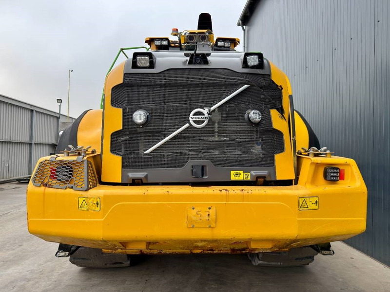 Volvo L220H - Gumikerekes homlokrakodó: 4 kép. Volvo L220H - Gumikerekes homlokrakodó: 4 kép.