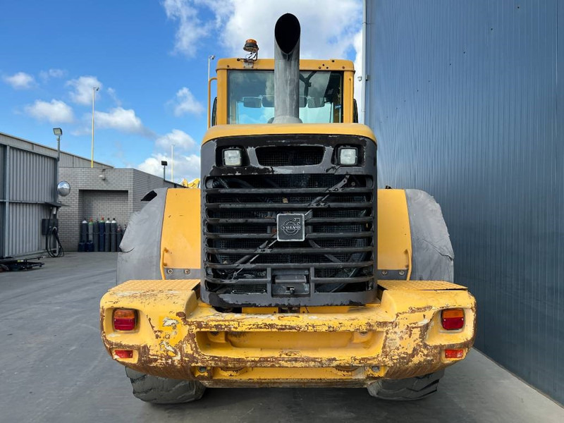 Volvo L60E - Gumikerekes homlokrakodó: 4 kép. Volvo L60E - Gumikerekes homlokrakodó: 4 kép.