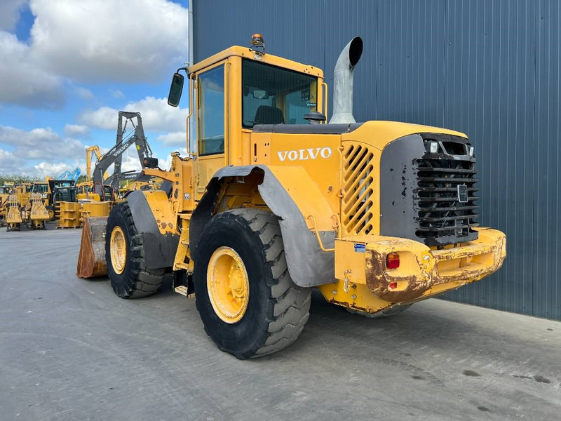 Volvo L60E - Gumikerekes homlokrakodó: 3 kép. Volvo L60E - Gumikerekes homlokrakodó: 3 kép.