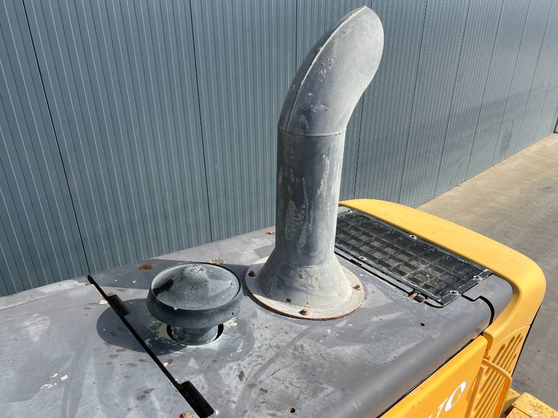 Volvo L60E - Gumikerekes homlokrakodó: 5 kép. Volvo L60E - Gumikerekes homlokrakodó: 5 kép.