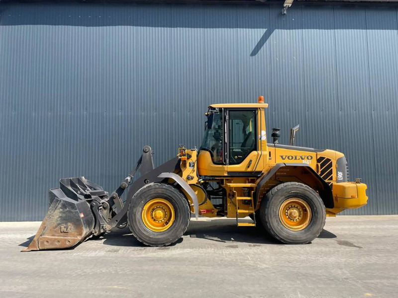 Volvo L90F - 3rd valve - Gumikerekes homlokrakodó: 5 kép. Volvo L90F - 3rd valve - Gumikerekes homlokrakodó: 5 kép.