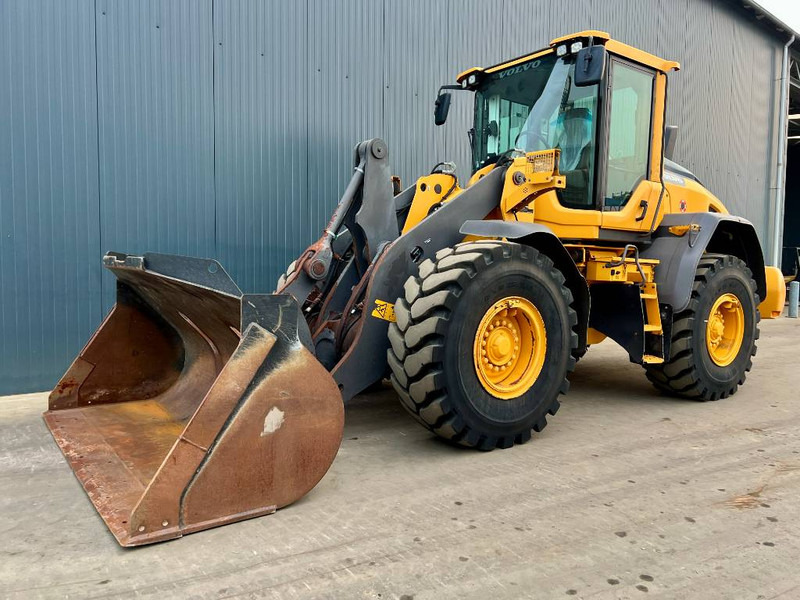 Volvo L90H - Gumikerekes homlokrakodó: 1 kép. Volvo L90H - Gumikerekes homlokrakodó: 1 kép.