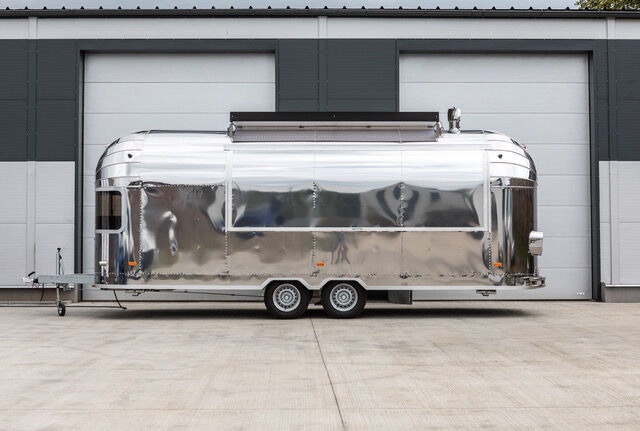 Airstream Catering Trailer | IN STOCK - Büfékocsi: 3 kép. Airstream Catering Trailer | IN STOCK - Büfékocsi: 3 kép.