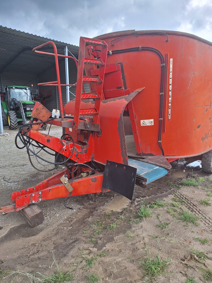 AGRAM BIG-FEED - Etetőkocsi: 4 kép. AGRAM BIG-FEED - Etetőkocsi: 4 kép.