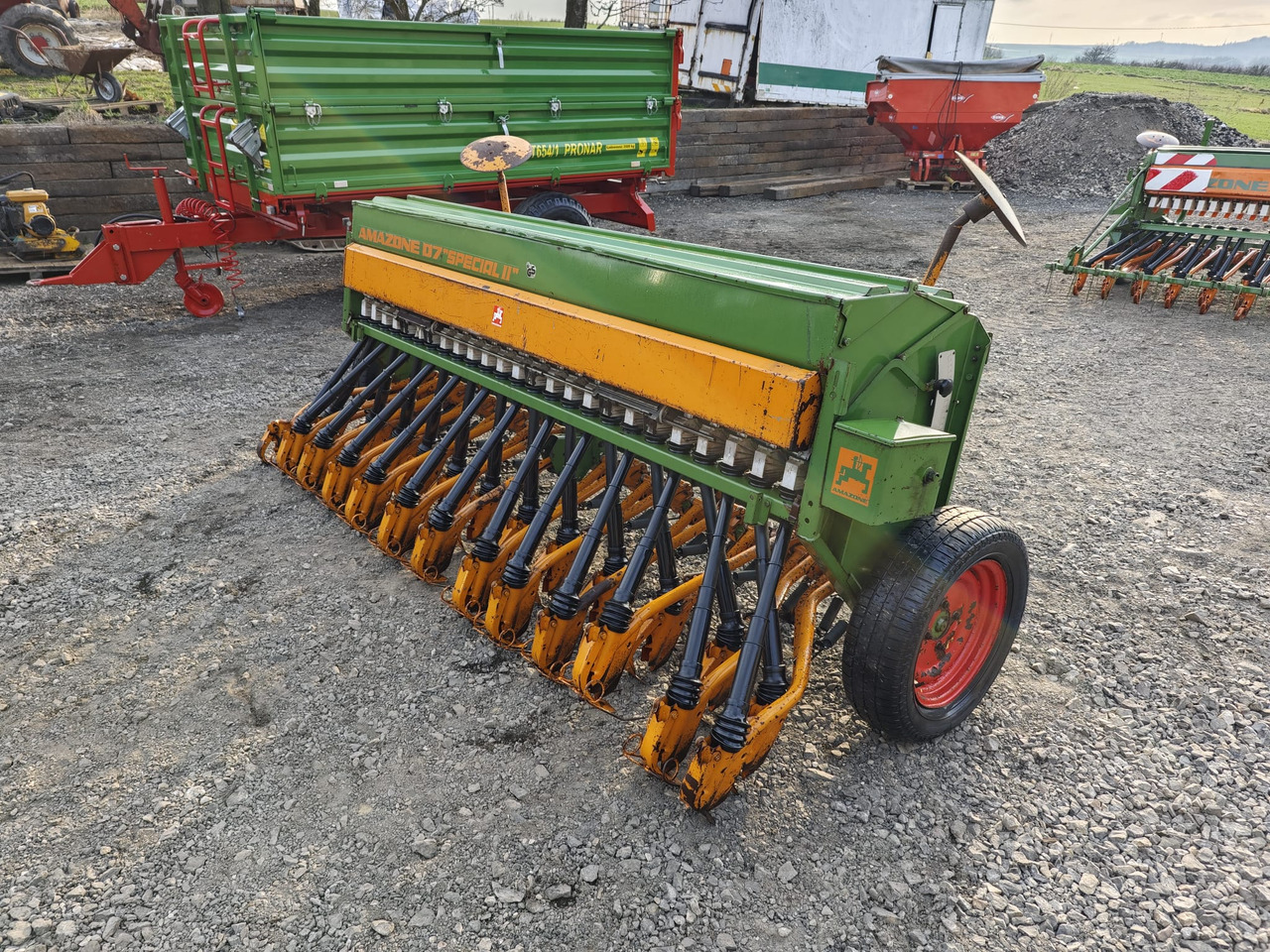 AMAZONE D7 SPECIAL II Typ 30 - Vetőgép: 2 kép. AMAZONE D7 SPECIAL II Typ 30 - Vetőgép: 2 kép.