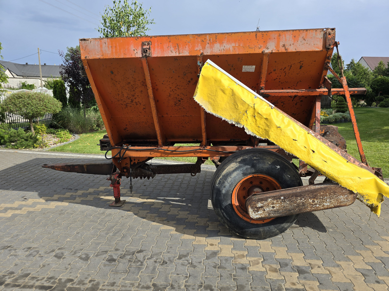 AMOS AGMT 5 ton - Műtrágyaszóró: 3 kép. AMOS AGMT 5 ton - Műtrágyaszóró: 3 kép.