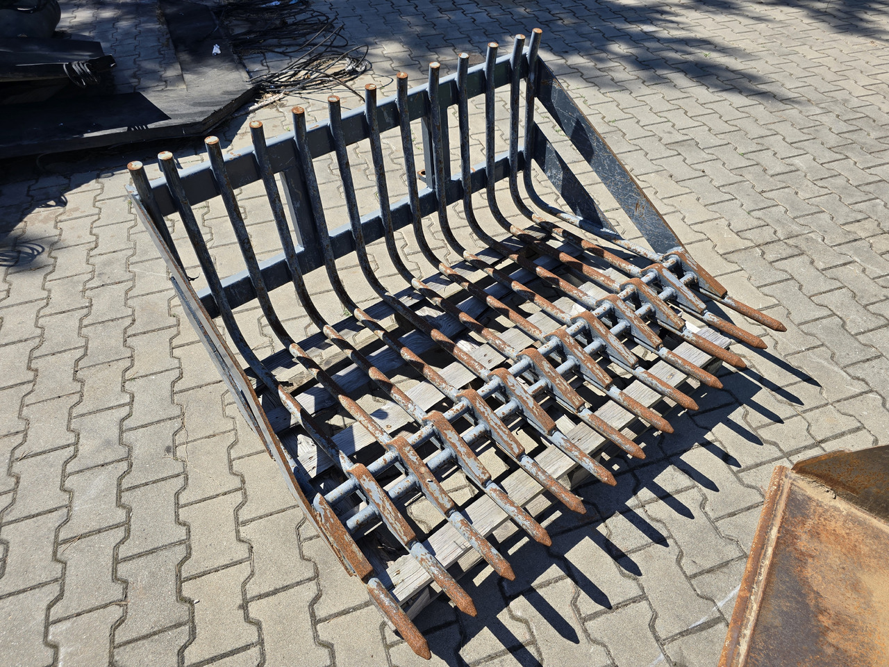 AVANT 423 - Mini homlokrakodó: 5 kép. AVANT 423 - Mini homlokrakodó: 5 kép.