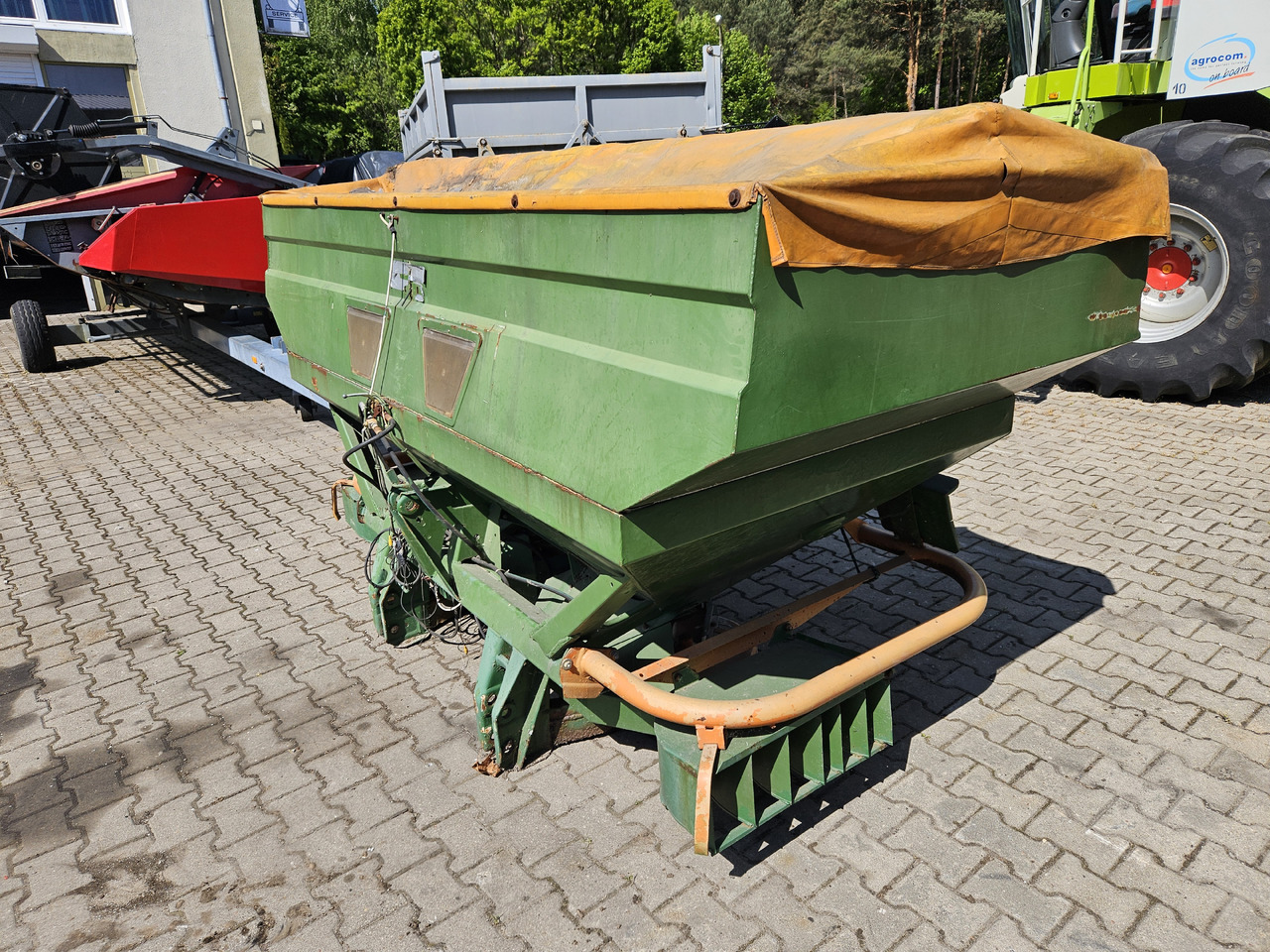 Hígtrágya kijuttatás Amazone: 1 kép.