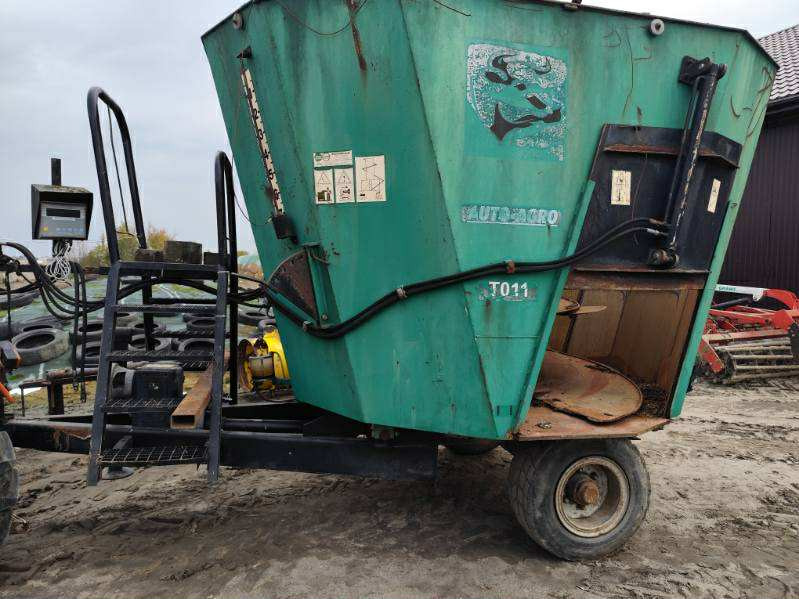 Auto-Agro T-011 - Etetőkocsi: 1 kép. Auto-Agro T-011 - Etetőkocsi: 1 kép.