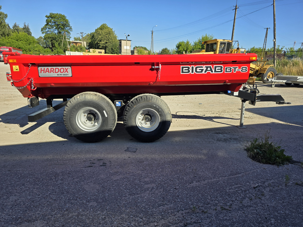 BIGAB BT-8 HARDOX - Mezőgazdasági billenőpótkocsi: 4 kép. BIGAB BT-8 HARDOX - Mezőgazdasági billenőpótkocsi: 4 kép.