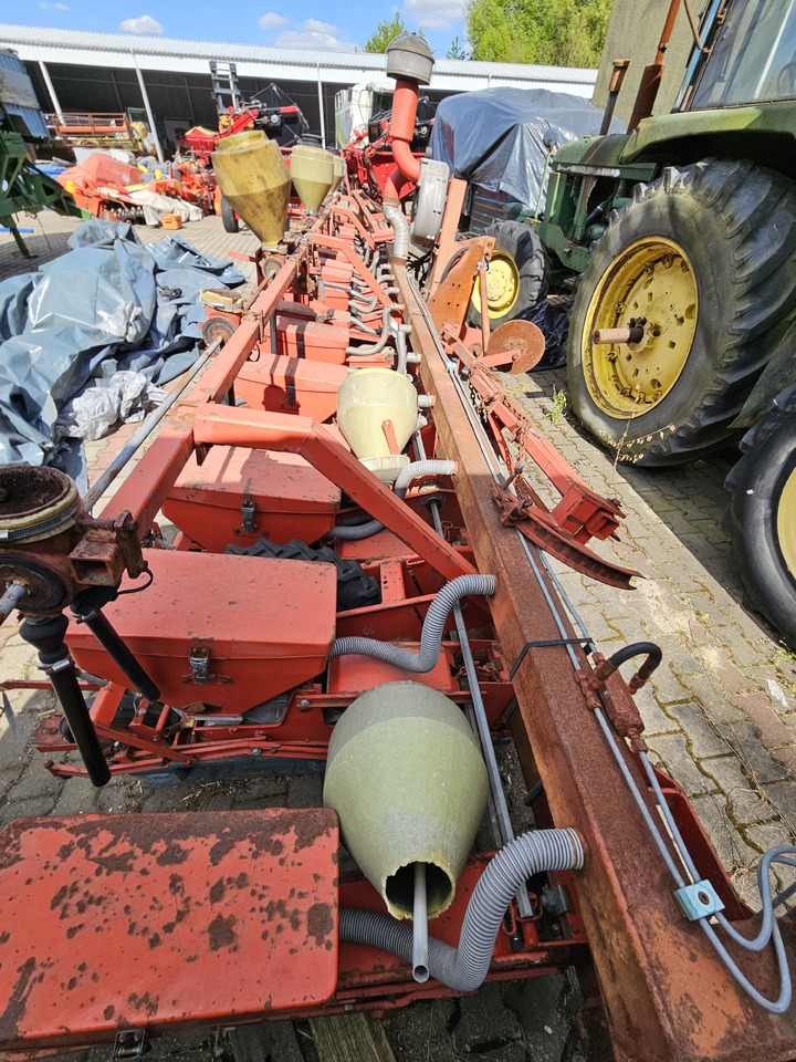 Becker Aeromat - Precíziós vetőgép: 5 kép. Becker Aeromat - Precíziós vetőgép: 5 kép.