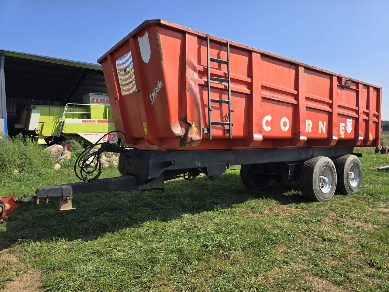 CORNE 20 - Mezőgazdasági billenőpótkocsi: 2 kép. CORNE 20 - Mezőgazdasági billenőpótkocsi: 2 kép.