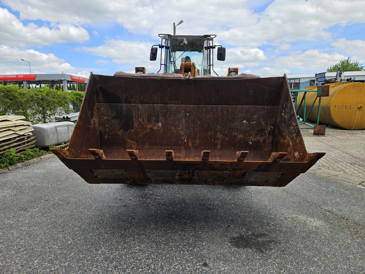 Case 821 C - Gumikerekes homlokrakodó: 4 kép. Case 821 C - Gumikerekes homlokrakodó: 4 kép.