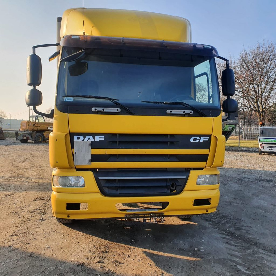 DAF CF 65.220 - Dobozos felépítményű teherautó: 3 kép. DAF CF 65.220 - Dobozos felépítményű teherautó: 3 kép.