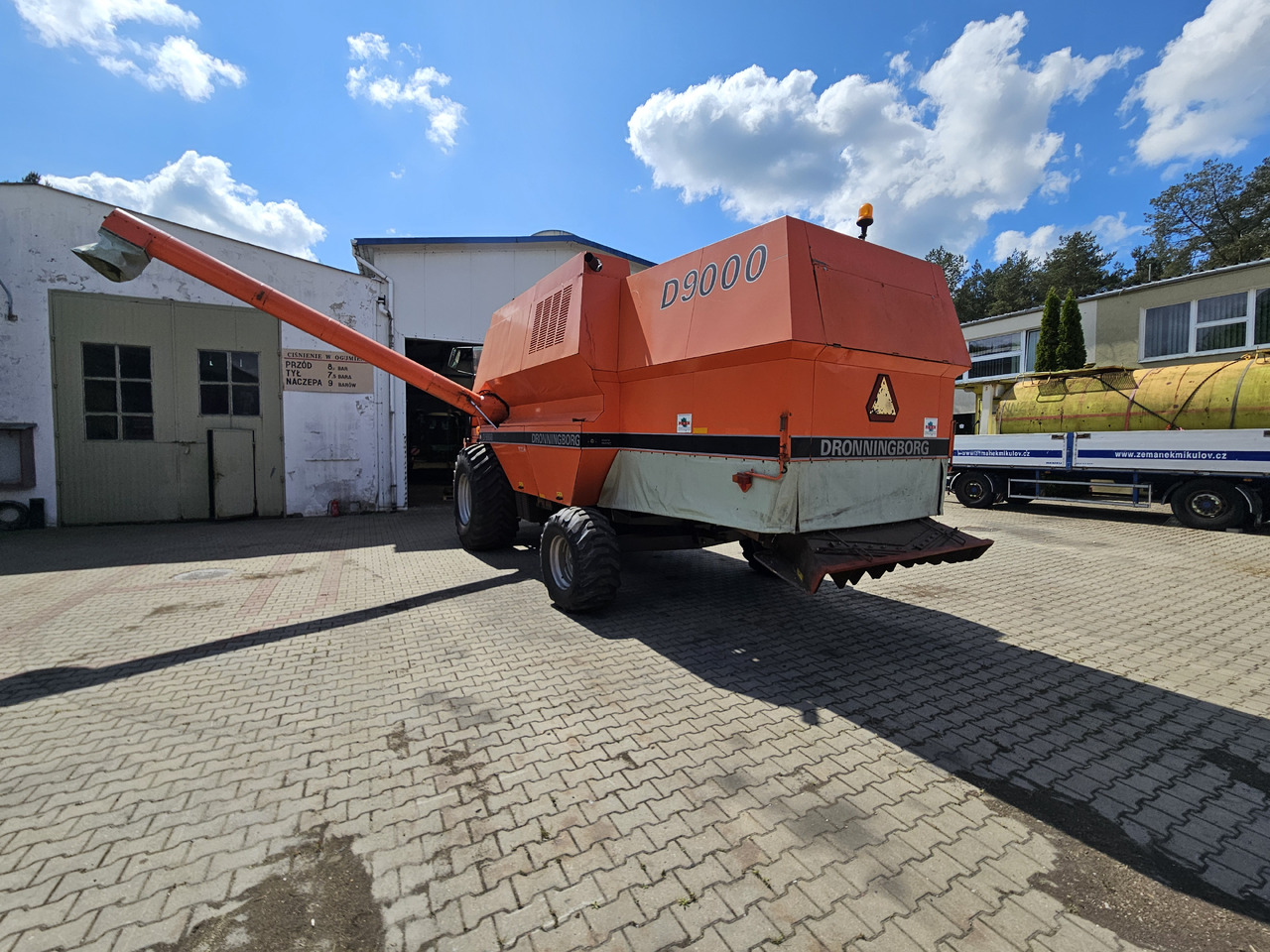 Dronningborg D9000 - Kombájn: 4 kép. Dronningborg D9000 - Kombájn: 4 kép.