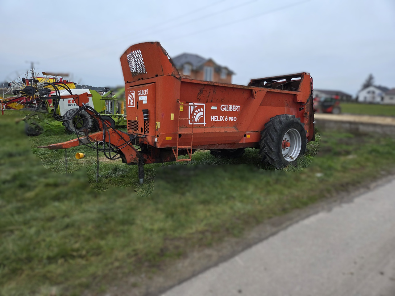 GILIBERT HELIX 6 PRO - Szervestrágyaszóró: 2 kép. GILIBERT HELIX 6 PRO - Szervestrágyaszóró: 2 kép.