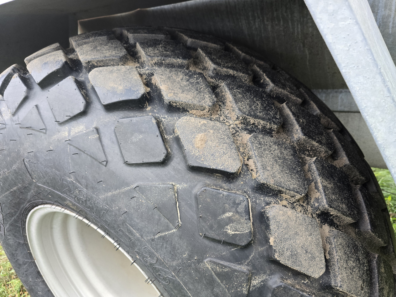 GULLEMIX 9000 - Szippantó tartálykocsi: 2 kép. GULLEMIX 9000 - Szippantó tartálykocsi: 2 kép.