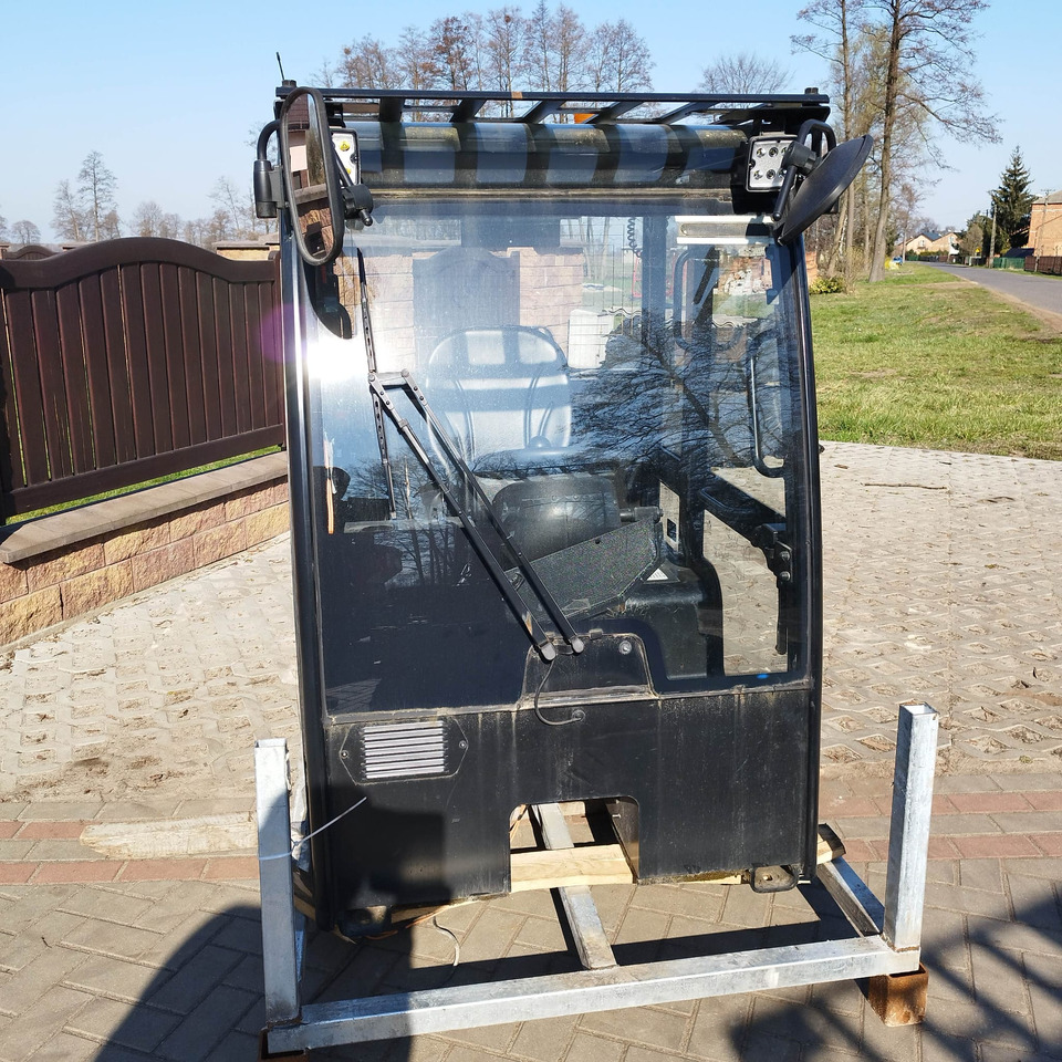 JCB 403 - Fülke - Rakodógép: 2 kép. JCB 403 - Fülke - Rakodógép: 2 kép.