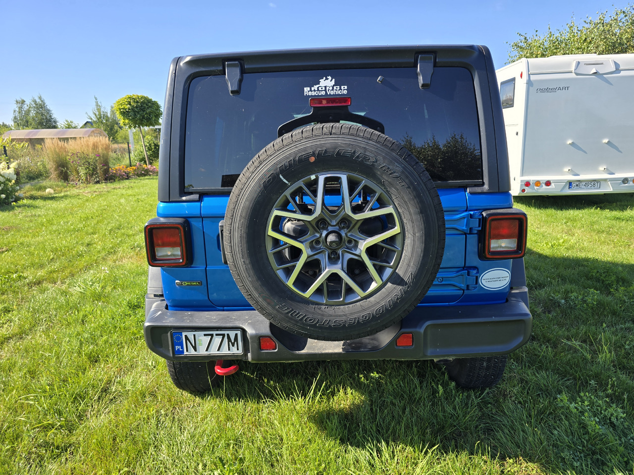 JEEP Wrangler Unlimited Rubicon FOX - Autó: 4 kép. JEEP Wrangler Unlimited Rubicon FOX - Autó: 4 kép.
