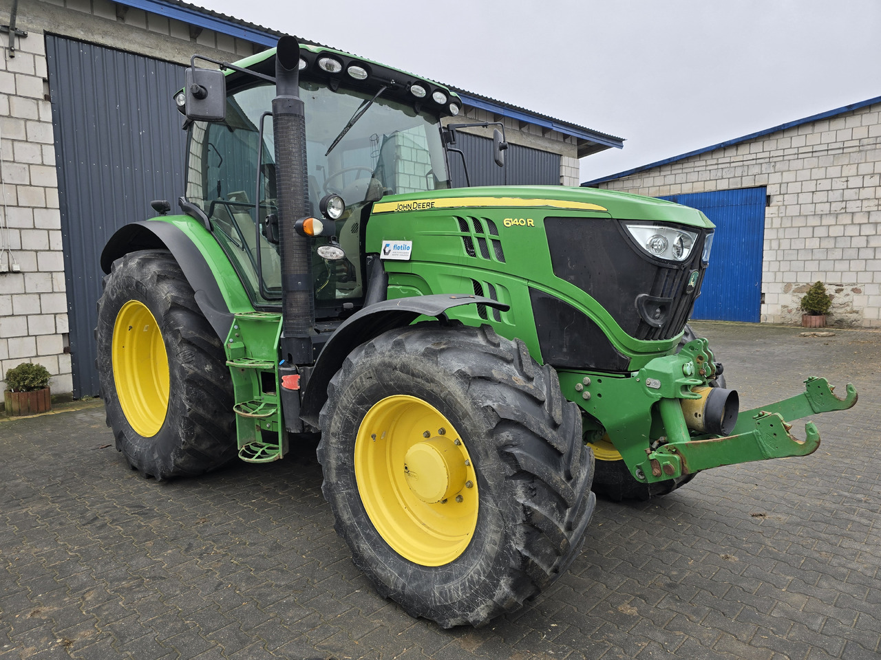 JOHN DEERE 6140R - Traktor: 3 kép. JOHN DEERE 6140R - Traktor: 3 kép.