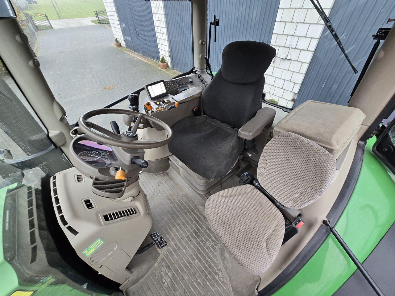 JOHN DEERE 6140R - Traktor: 2 kép. JOHN DEERE 6140R - Traktor: 2 kép.
