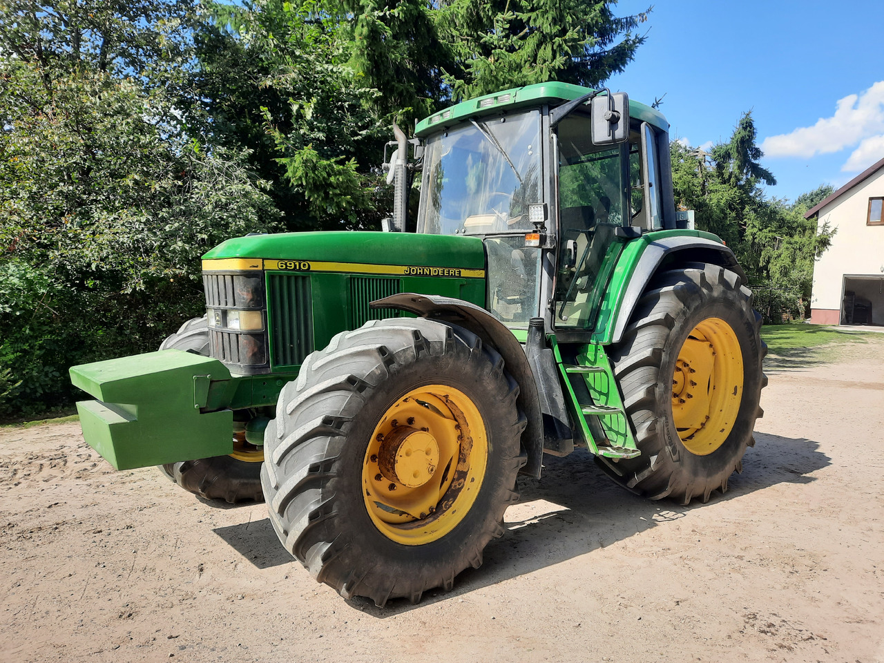 JOHN DEERE 6910 - Traktor: 3 kép. JOHN DEERE 6910 - Traktor: 3 kép.