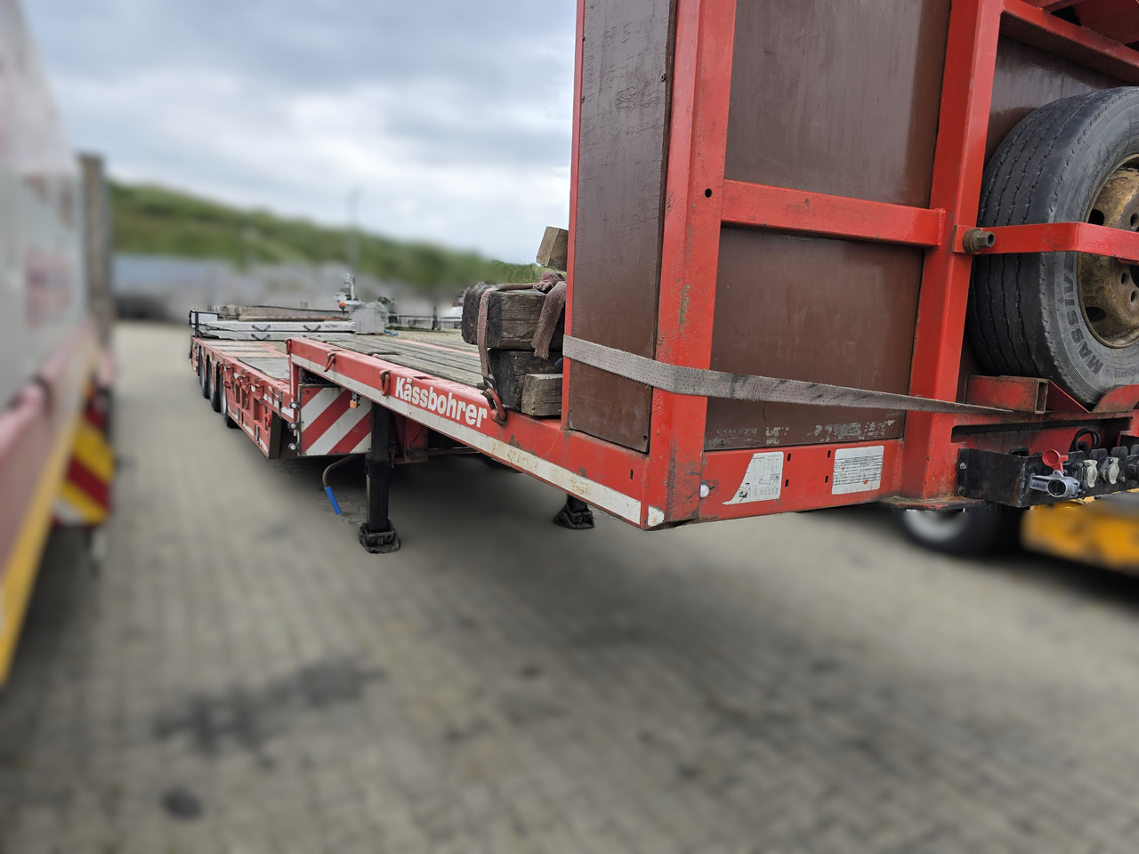 KASSBOHRER LB3E - Félpótkocsi mélybölcsős: 5 kép. KASSBOHRER LB3E - Félpótkocsi mélybölcsős: 5 kép.