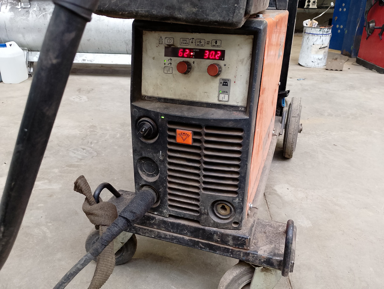 KEMPPI stMig KM500 + podajnik KEMPPI MF 33 - Hegesztőberendezés: 5 kép. KEMPPI stMig KM500 + podajnik KEMPPI MF 33 - Hegesztőberendezés: 5 kép.