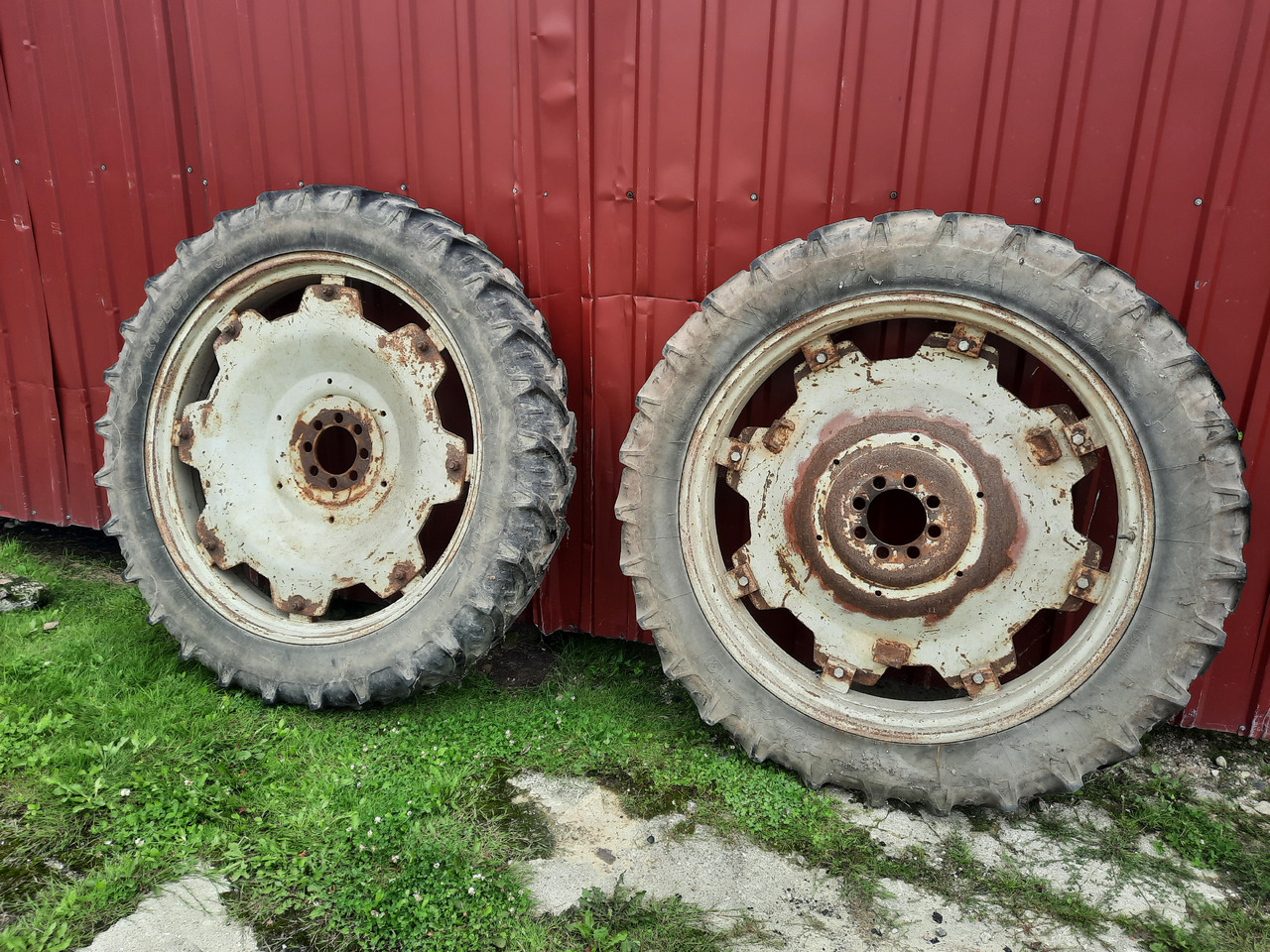 KLEBER Super 3 11.2 R44 - Komplett kerék - Mezőgazdasági gépek: 1 kép. KLEBER Super 3 11.2 R44 - Komplett kerék - Mezőgazdasági gépek: 1 kép.