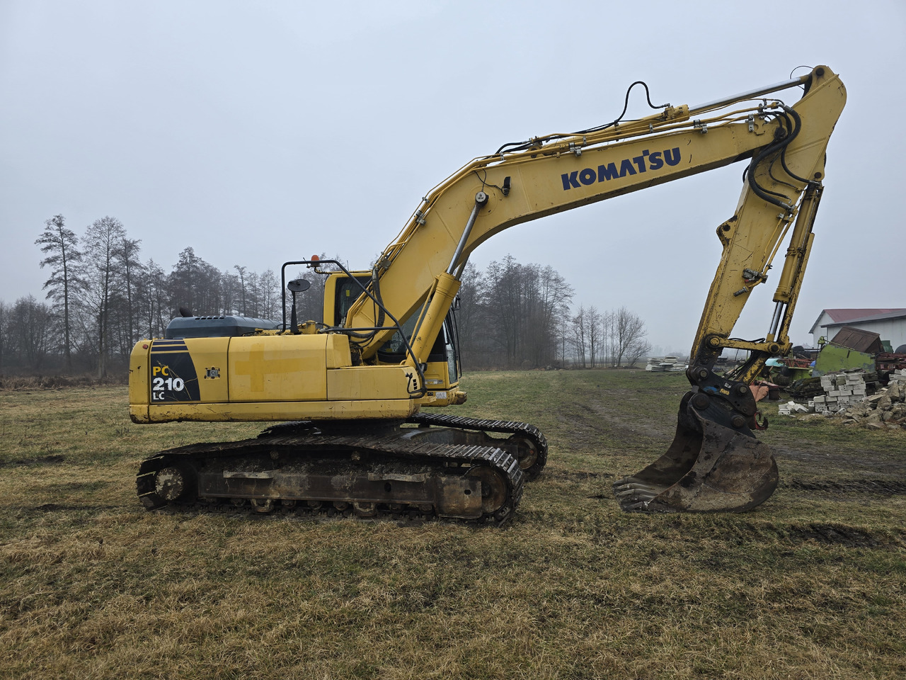 KOMATSU PS210LC-8 - Lánctalpas kotró: 4 kép. KOMATSU PS210LC-8 - Lánctalpas kotró: 4 kép.