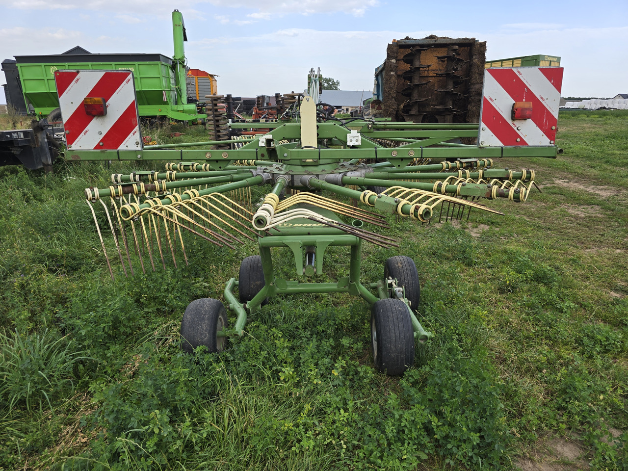 KRONE Swadro 710/26T - Szénaforgató: 5 kép. KRONE Swadro 710/26T - Szénaforgató: 5 kép.